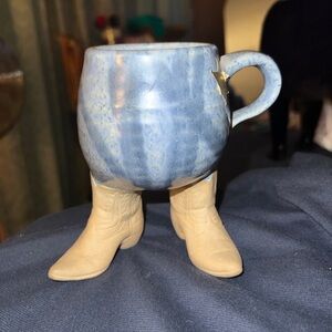 VINTAGE POTTERY MUG WITH COWBOY BOOTS FOR BASE//